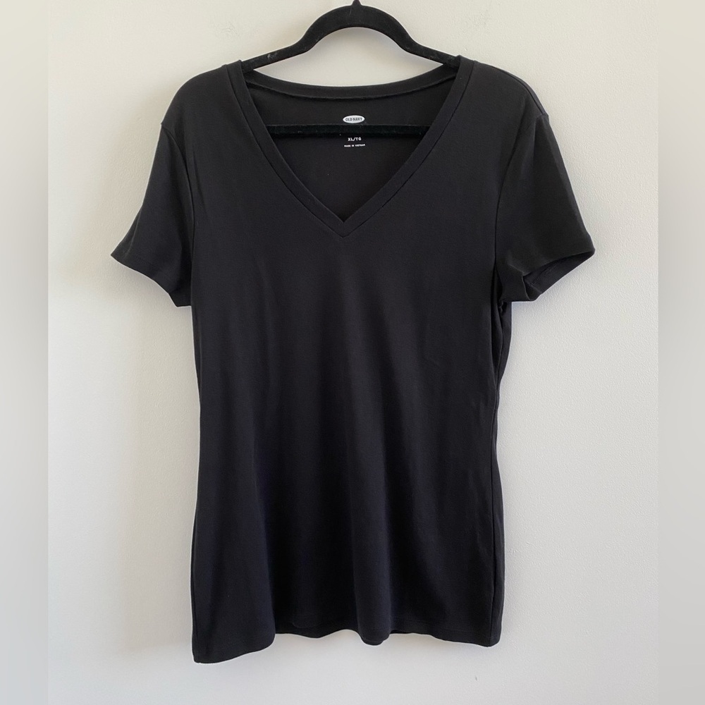 Old Navy Black V-Neck T-Shirt Size XL New Without Tag